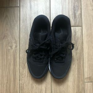 Black nike air shoes